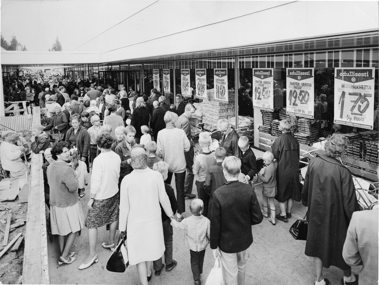 Lähiönostalgiaa Kontulan ostarilta vuodelta 1967. Kuva: Sanoma-arkisto