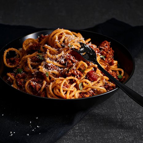 Aah, ei ole jauhelihan voittanutta! Vai onko sittenkin? Ihana kasvisbolognese valmistuu soijatempestä.