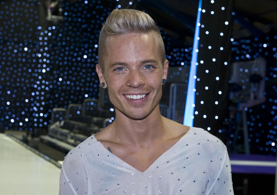 Sauli Koskinen luisteli Dancing on Ice -kilpailun voittoon parinsa Neea Ojalan kanssa. ”Takapuolestani on tullut syksyn aikana paljon kiinteämpi. Olen löytänyt itsestäni myös uusia lihaksia”, Sauli paljasti. Kuva Sakari Majantie.