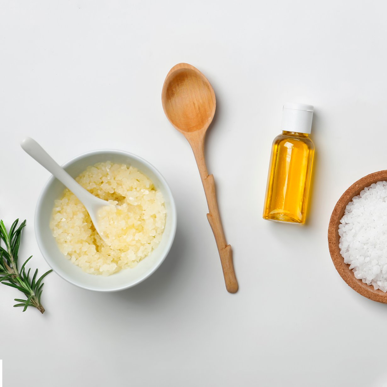 Raaka-aineet kotitekoiseen kosmetiikkaan löytyvät keittiönkaapista. Kuva: Shutterstock
