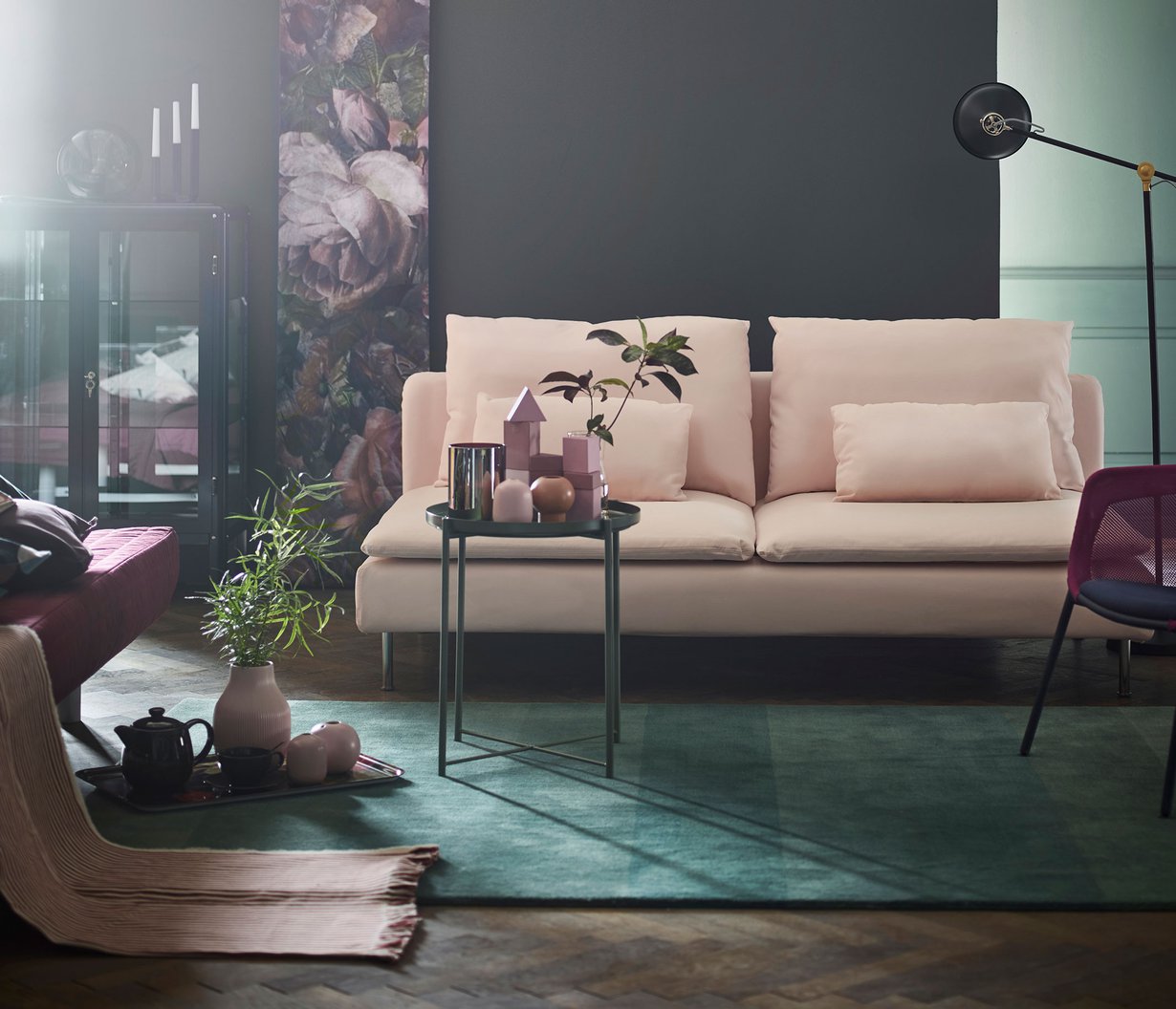 Missä valkoinen? Sitä ei tämän syksyn sisustuskuvissa juuri näy. Kuva: Ikea