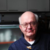 Jari Sinkkonen sanoo, että vaikka lapsi ei harrastaisi mitään, hänellä on ”suuri riski” kasvaa ihan normaaliksi.