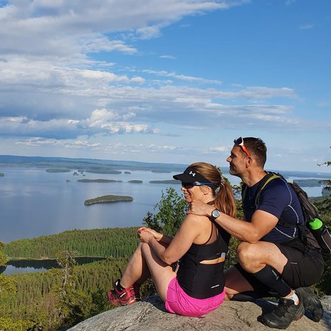 Ukko-Kolin huipulta avautuvat Kolin tunnetuimmat näkymät kauas Pielisen ylle.