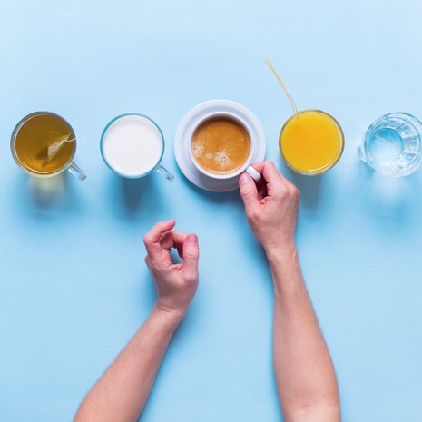 Myös runsas kahvin kittaaminen vaatii reippaasti vettä kaverikseen. Kuva: <span class="photographer">Shutterstock</span>