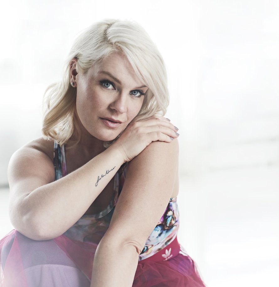 ”Minulla oli onni saada Erin bändikaveriksi. Hän on itsevarma ja kannustava. Tunsin itseni vahvaksi hänen seurassaan.” Kuva: <span class="photographer">Anna Huovinen</span>