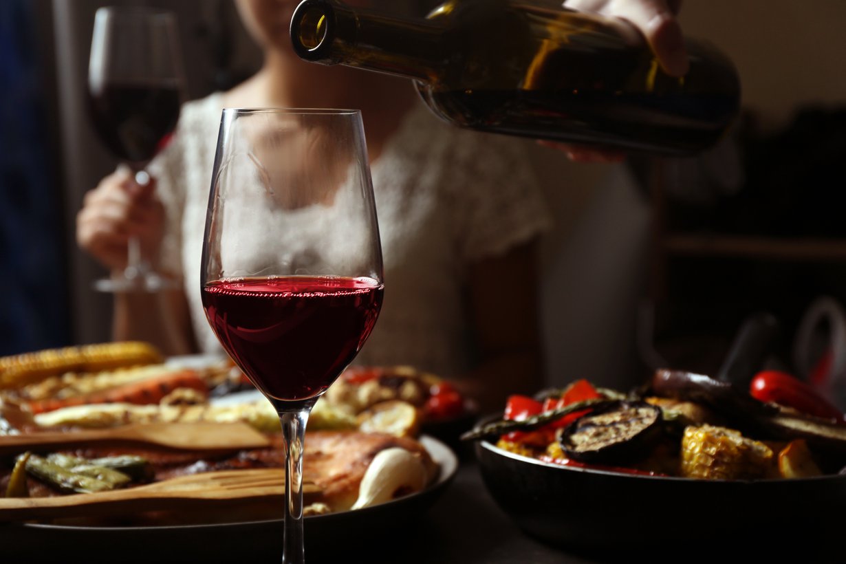 Välimeren ruokavalio ja eteläeurooppalainen juomakulttuuri tuo Pippa Laukan mukaan mielikuvan siitä, että viini on terveellistä. Kuva: Shutterstock