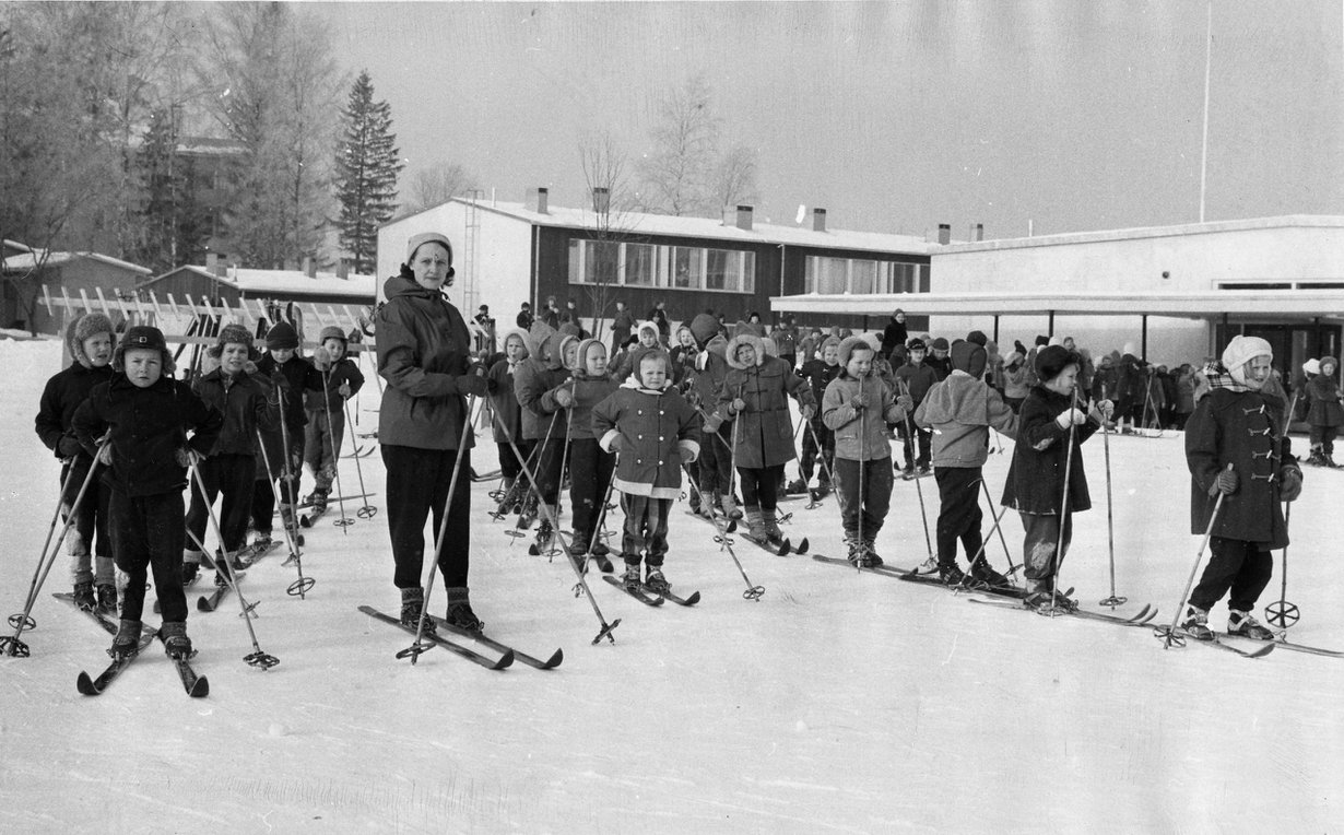 Hiihto on koululiikuntaklassikko. Kuva: Sanoma-arkisto