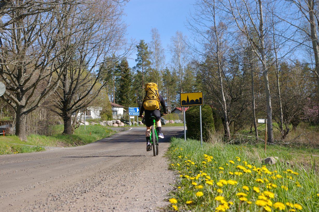 Tenhola on vilkas kylä lähellä Tammisaarta.
