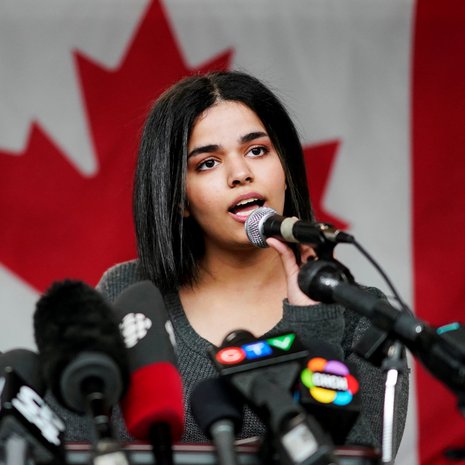Perhettään paennut Rahaf Mohammed al-Qunun puhui tiedotustilaisuudessa Torontossa tammikuussa. Kuva: <span class="photographer">Reuters</span>