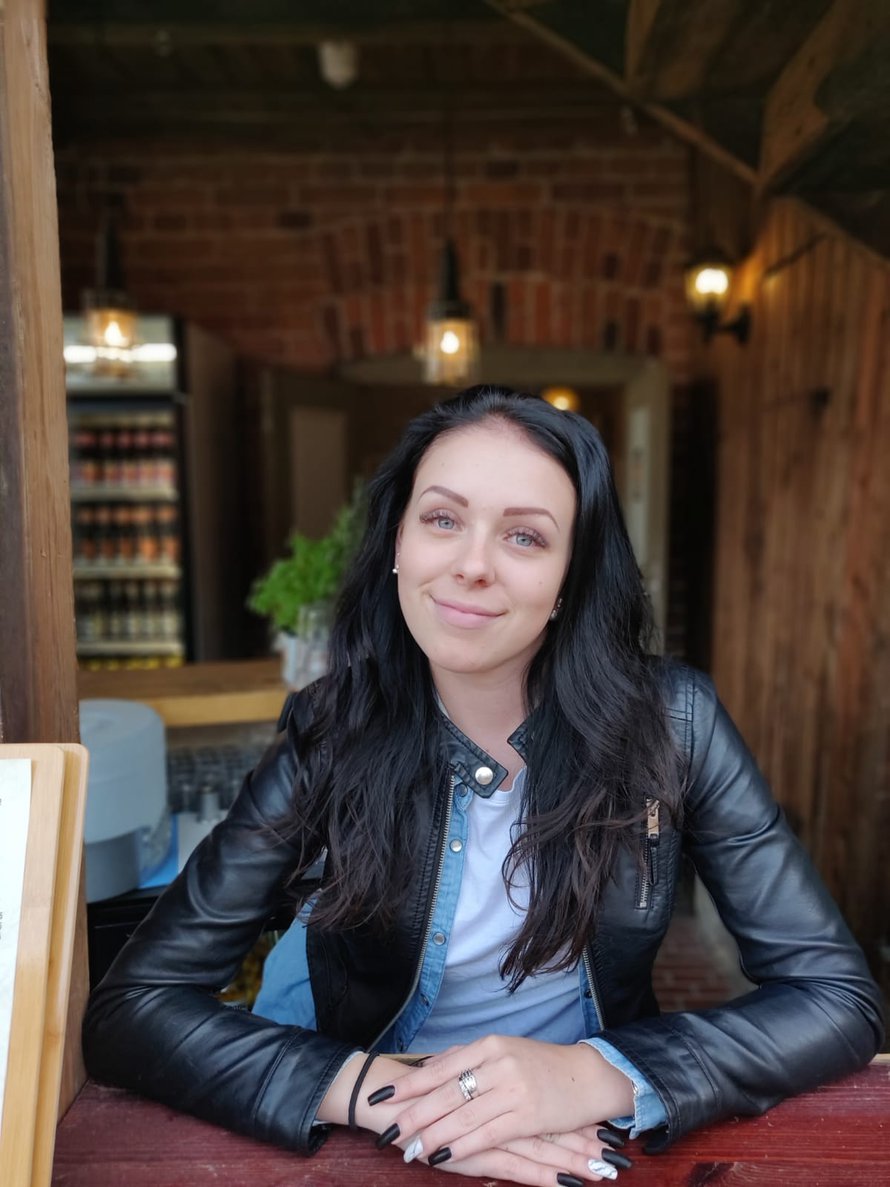 Iina Isoniemi tietää nyt: rahasta tarkkakin voi nauttia elämästä.