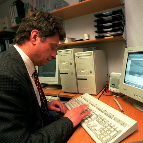 Arkiston aarteita: Sauli Niinisto Internetissä toukokuussa 1997.