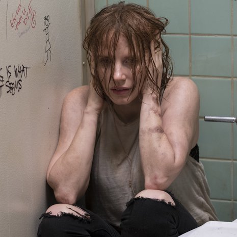 Jessica Chastain näyttelee väkivaltaisessa suhteessa elävää Beverlyä.