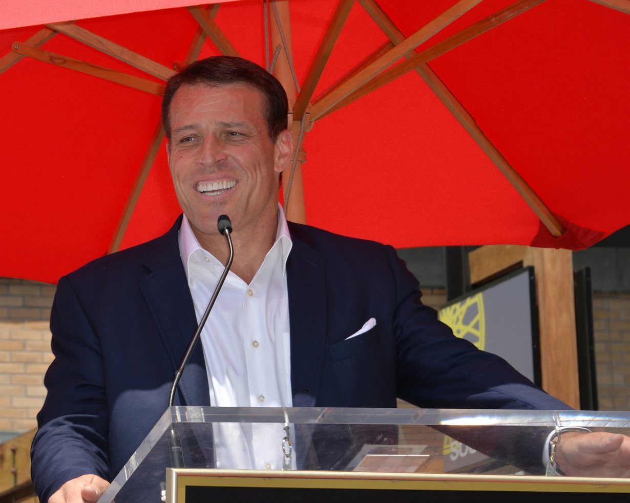 Tony Robbins vakuuttaa, ettei ratkaisevaa ole, mitä elämässä tapahtuu vaan miten tapahtumiin suhtautuu.