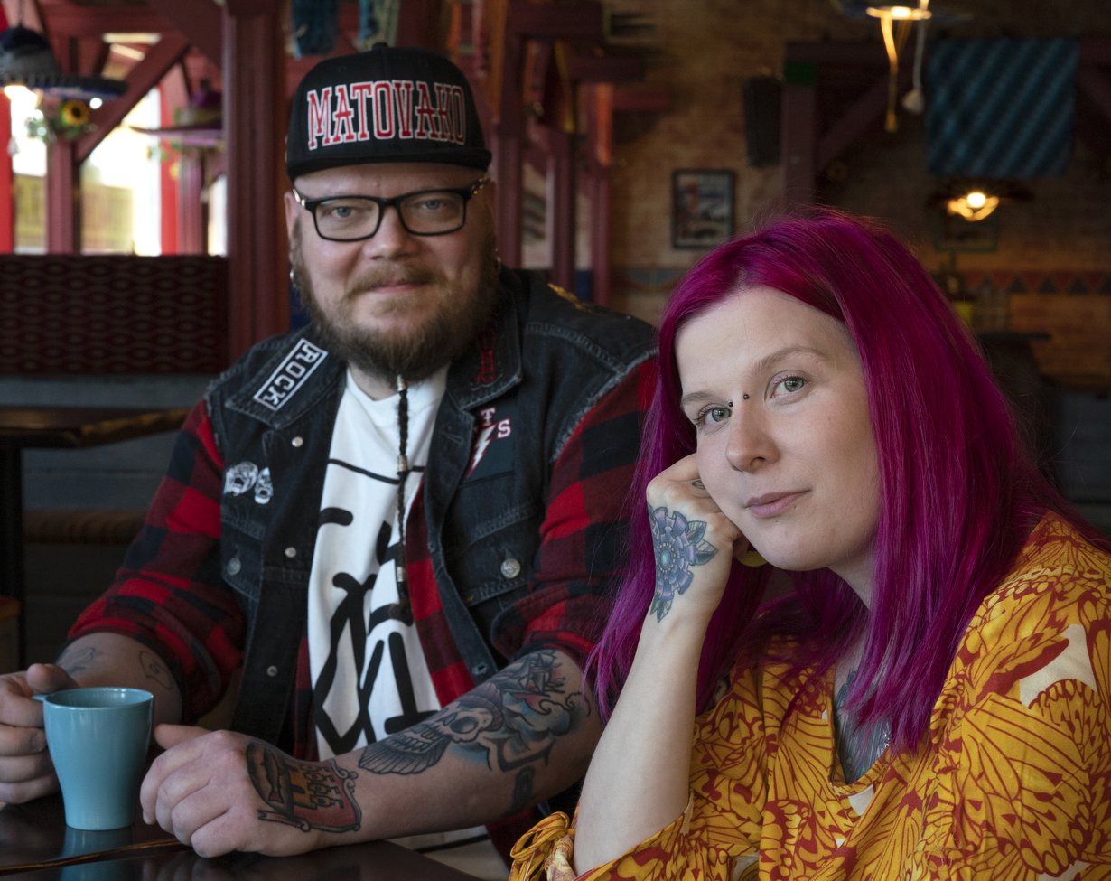 "Meidän suhde on kuin avioliitto: me myös riidellään", Toni sanoo.