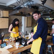 Budapest Makery -ravintolassa pääsee kokkaamaan itse.