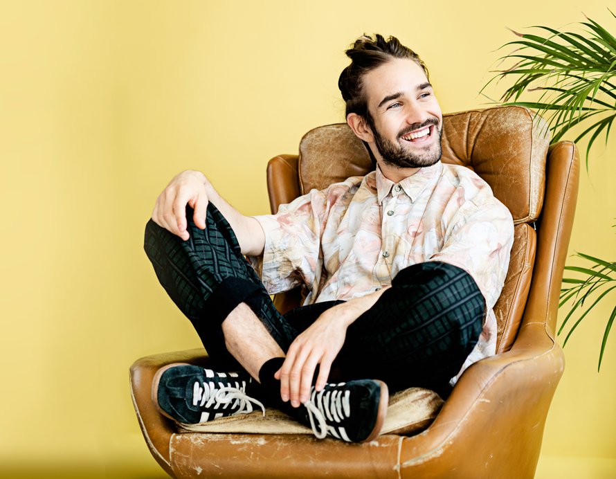 ”Yritän eläytyä etenkin siihen, miten Jeesus kohtasi kaikki ihmiset tasavertaisina”, näyttelijä Eric Barco sanoo. Kuva: <span class="photographer">Amanda Aho</span>