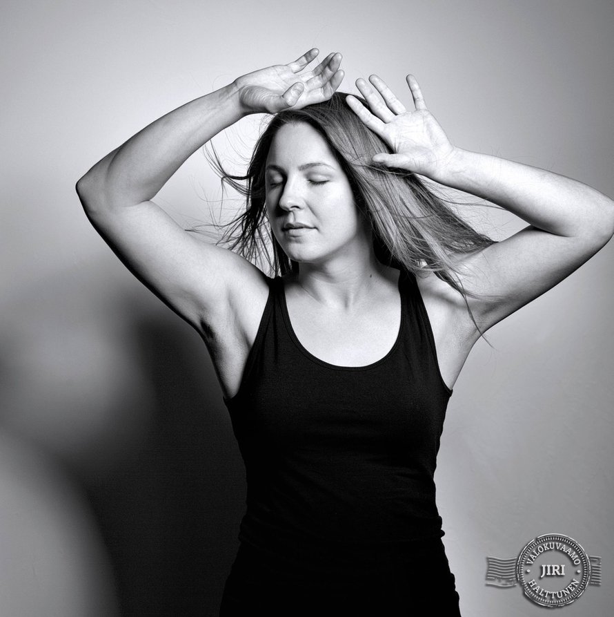 Ella Jäppinen on 25-vuotias esiintyjä ja muusikko. Kuva: <span class="photographer">Jiri Halttunen</span>