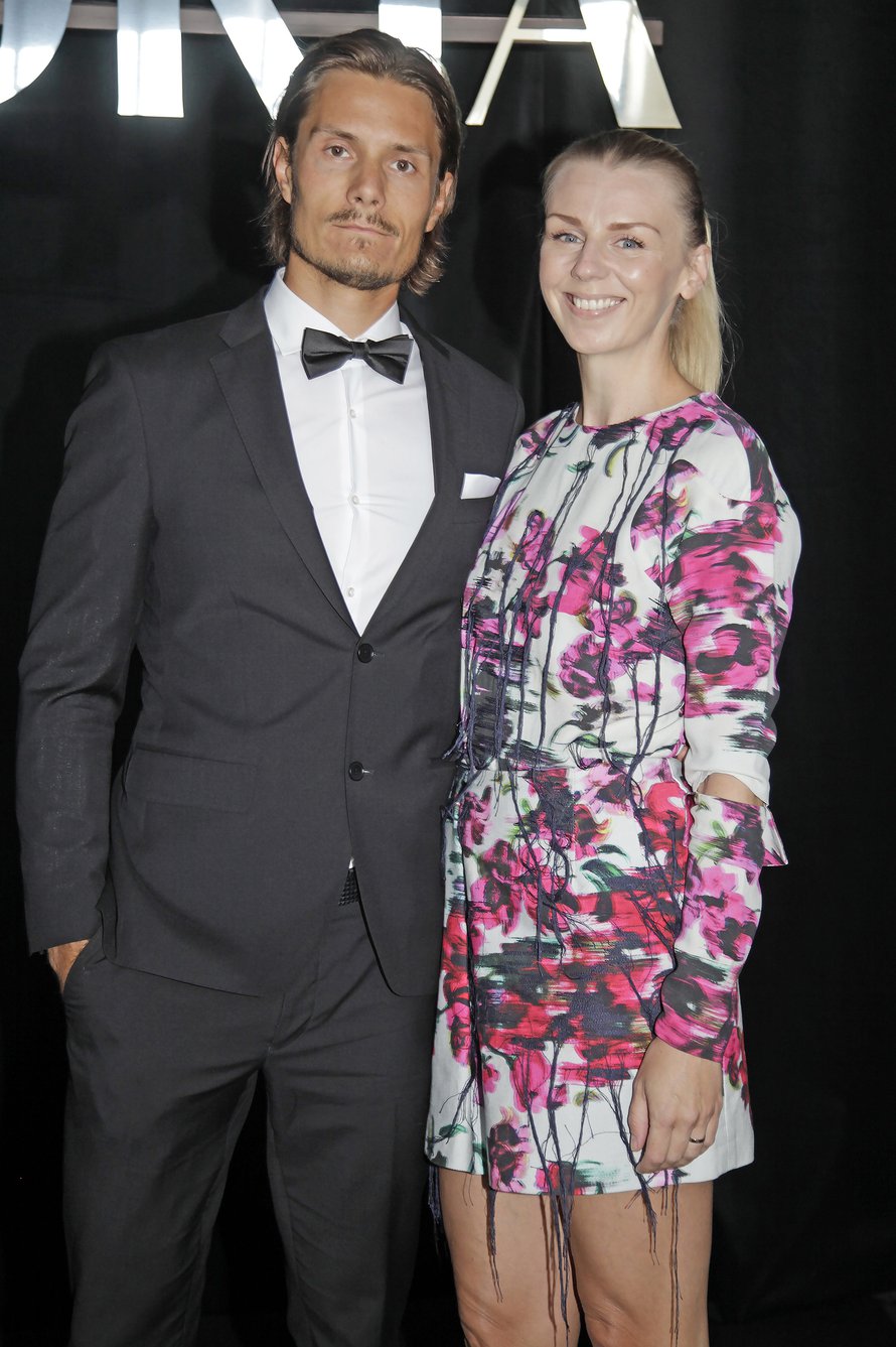 Joonas Laurila ja Hanna Gullichsen Gloria Fashion Show'ssa. Hannan asu oli Laura Juslinin. Kuva: <span class="photographer">Jonna Öhrnberg</span>