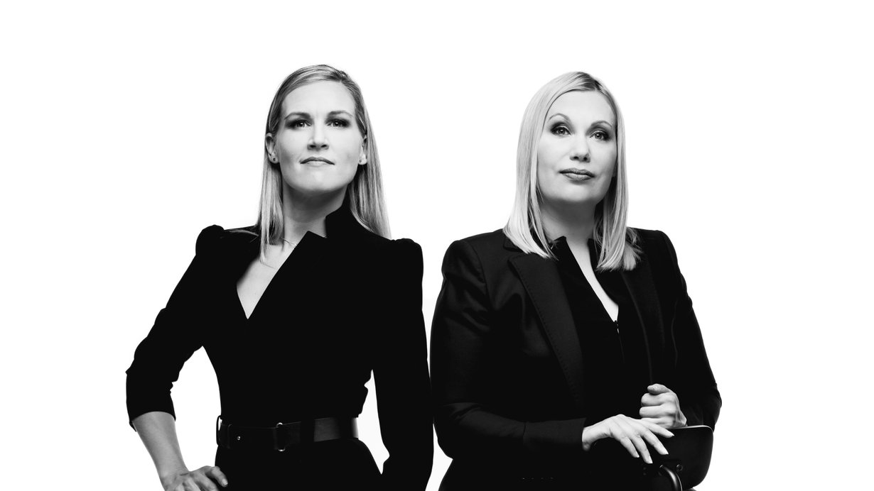 Sannikka & Ukkola on Marja Sannikan ja Sanna Ukkolan talkshow, joka haastaa ajattelemaan maailmaa uudesta vinkkelistä. Kuva: Jussi Nahkuri/Yle Kuvapalvelu