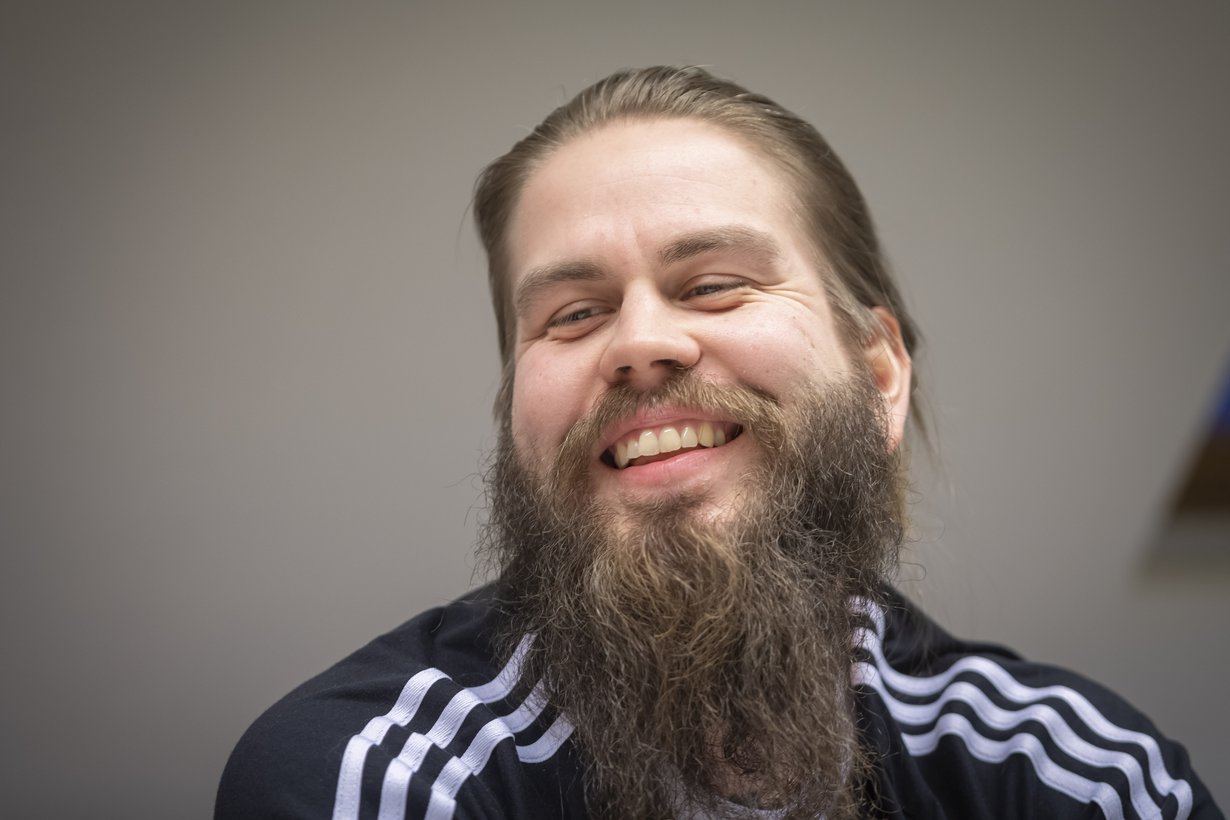 Sohvaperunoiden Juhani Koskisen kasvoja koristaa tuuhea parta. Häntä ei tässä visassa nähdä.