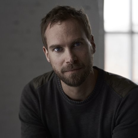Antti Kivimäki deittaili pariasataa naista vuosina 2006–2012. ”Tinderistä en tiedä mitään, mutta Suomi24:sta ja Deitti.netistä minulla on rutkasti kokemusta.” Myös Antin nykyinen suhde alkoi nettitreffeistä. Kuva: <span class="photographer">Riikka Kantinkoski</span>