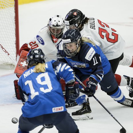 Lekotteluako? Kuvassa Suomen ja Sveitsin taistelu jääkiekon MM-kisoissa 2019.