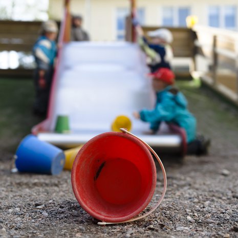 Varhaiskasvatuksen opettajan paikkoihin ei riitä hakijoita. Yksi syy on, ettei koulutuspaikkoja ole ollut riittävästi.