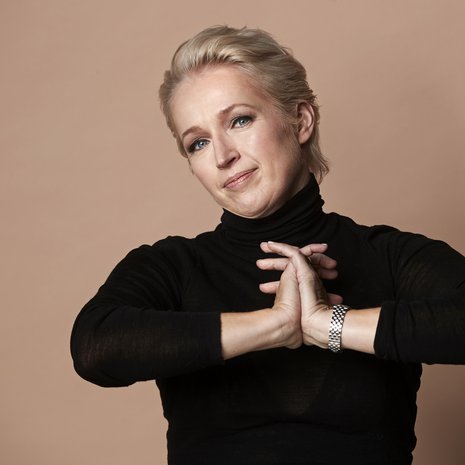 Anna Perho on laittanut puhelimen äänettömälle. Twitter @annaperho Kuva: <span class="photographer">Juha Salminen</span>