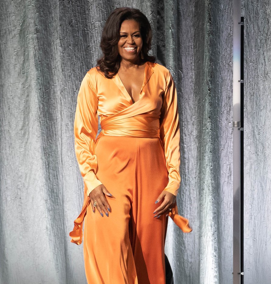 Hyvä me! Michelle Obama kehottaa vanhempia taputtamaan itseään olalle jokaisen onnistuneen arjen haasteen kohdalla.